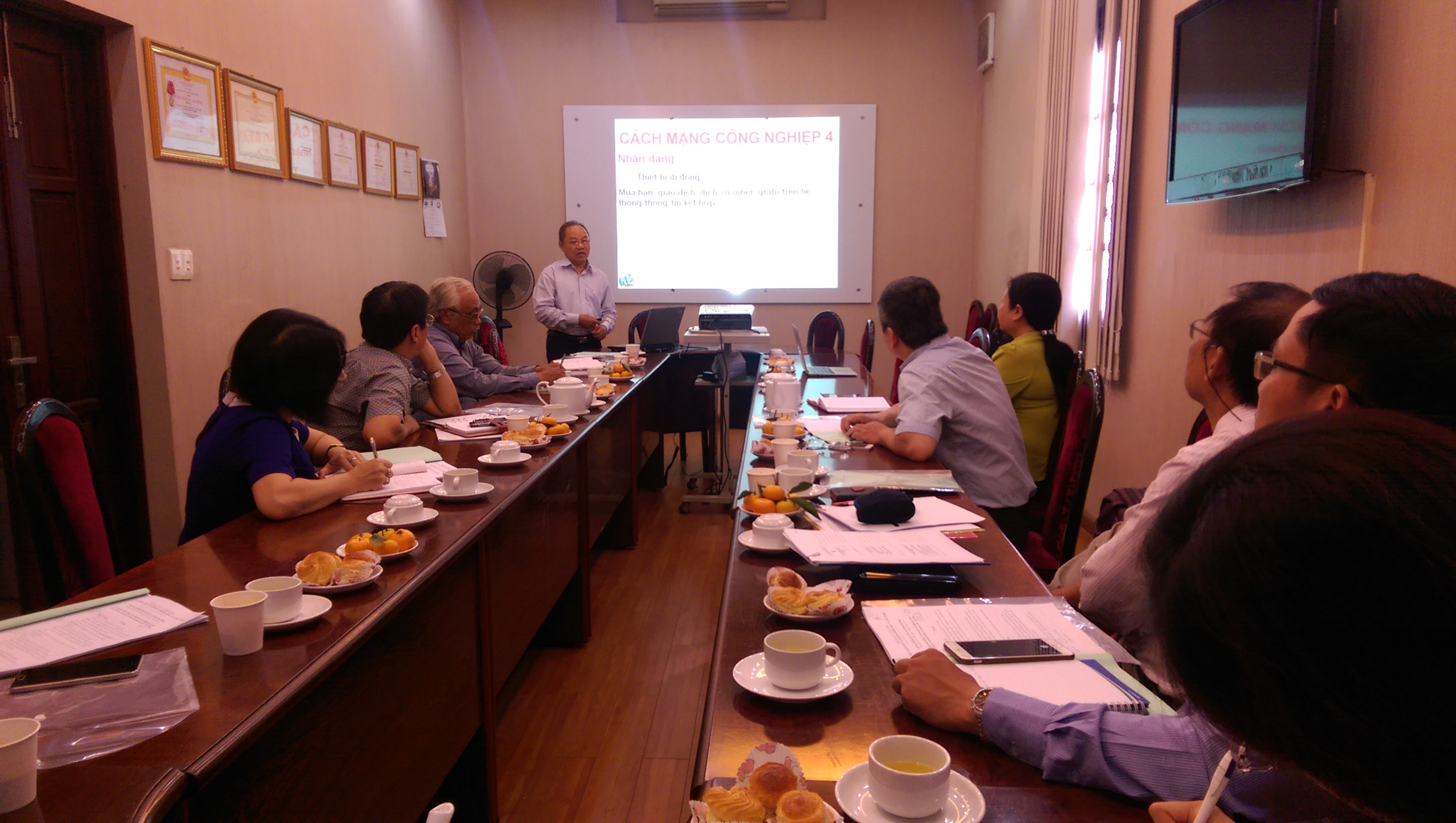 Xu thế phát triển KH&CN của thế giới và tác động đến các lĩnh vực công nghệ ưu tiên ở Việt Nam