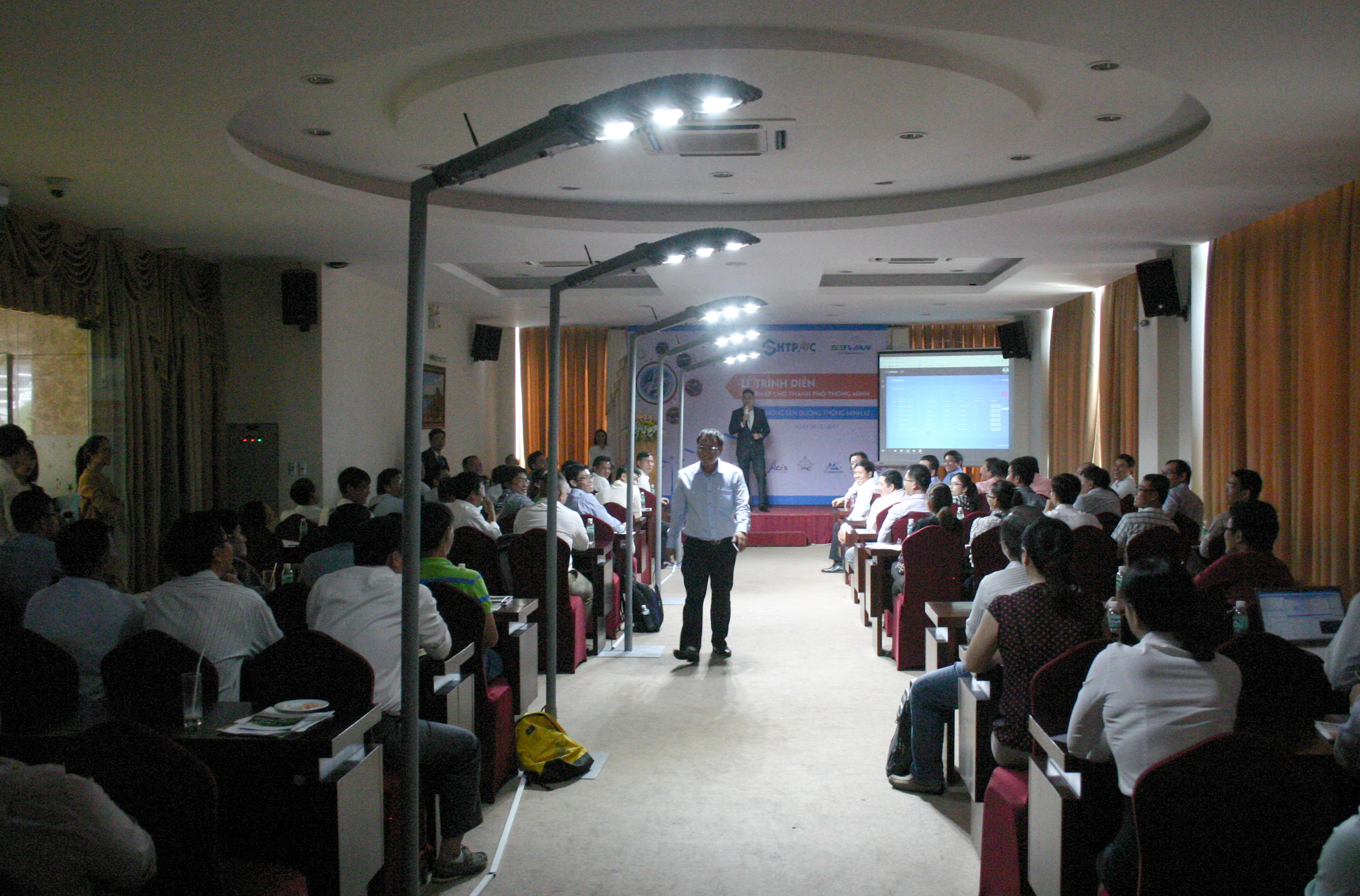 Công bố giải pháp hệ thống đèn đường thông minh