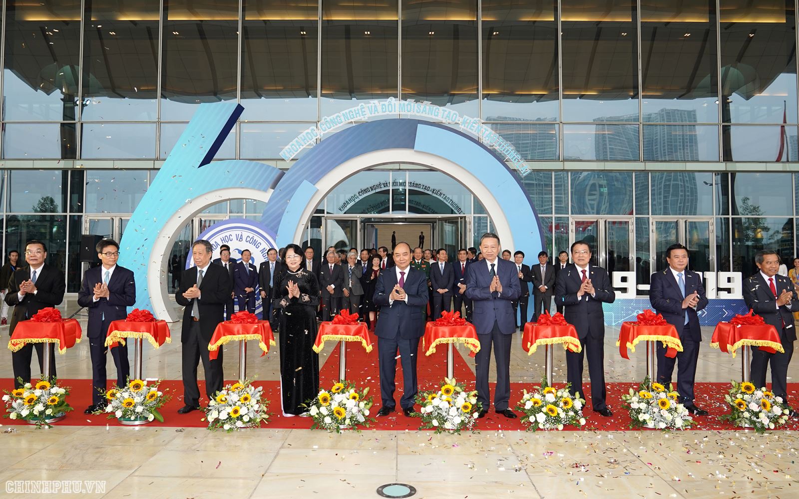 Thủ tướng khai mạc triển lãm thành tựu khoa học và công nghệ